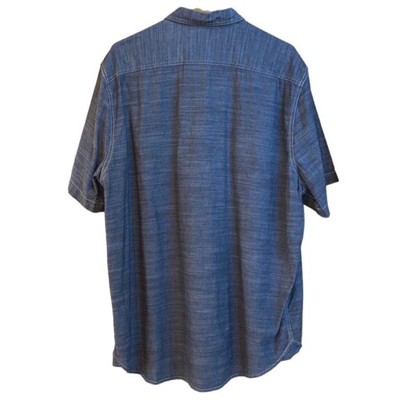Woolrich Chambray Button Up Shirt Short Sleeves Collared Men's Size Large Blue - Picture 2 of 7